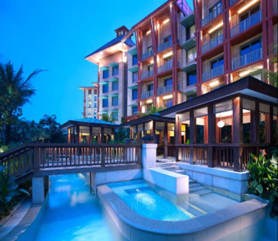 Resorts World Sentosa - Hotel Singapur Dış mekan fotoğraf The hotel at night