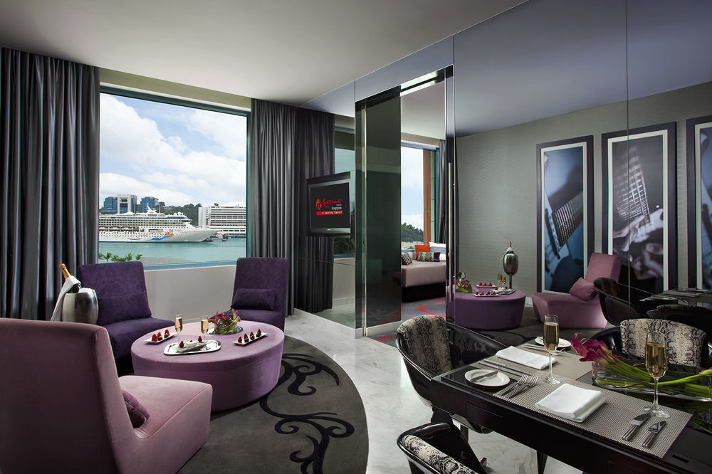 Resorts World Sentosa - Hotel Singapur Dış mekan fotoğraf A suite at the W Hotel, Hong Kong